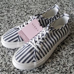 NWT Serra Memory Foam Canvas Sneakers Sz 8